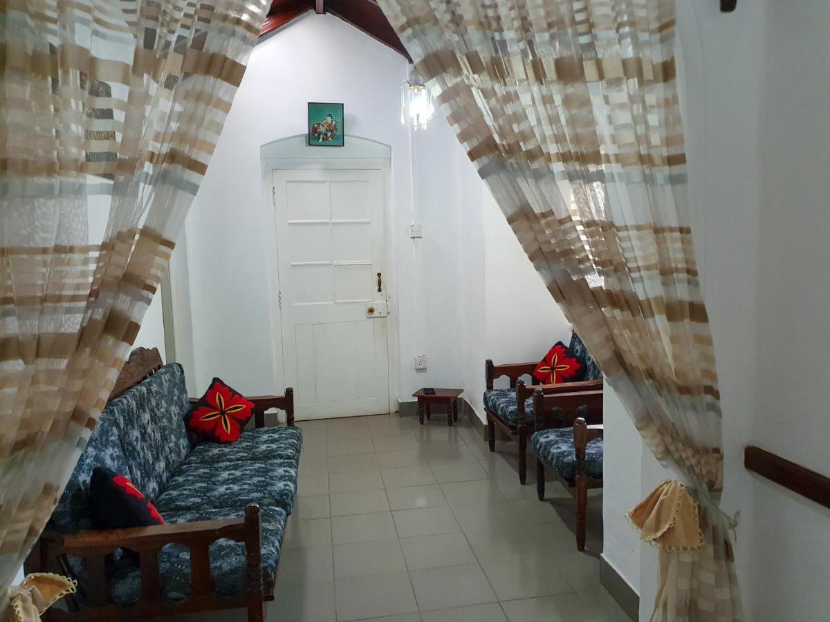 Ruchi House Hotell Nuwara Eliya Exteriör bild